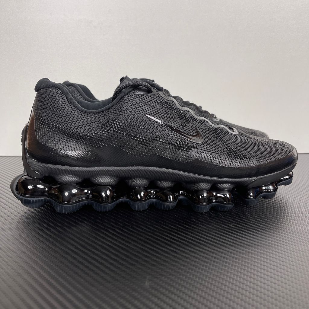nike-air-liquid-max-triple-black-futuristic-techwear-sneaker-iq7634-003.jpg