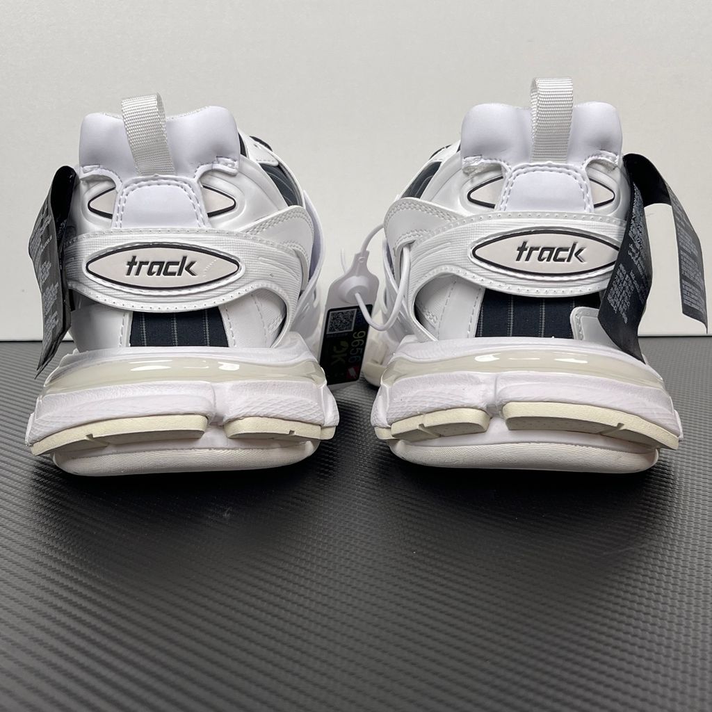 balenciaga-track-3-0-engineered-multi-component-sole-unit.jpg