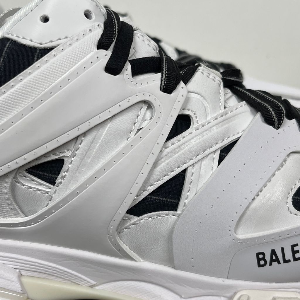 balenciaga-track-3-0-engineered-multi-component-sole-unit.jpg
