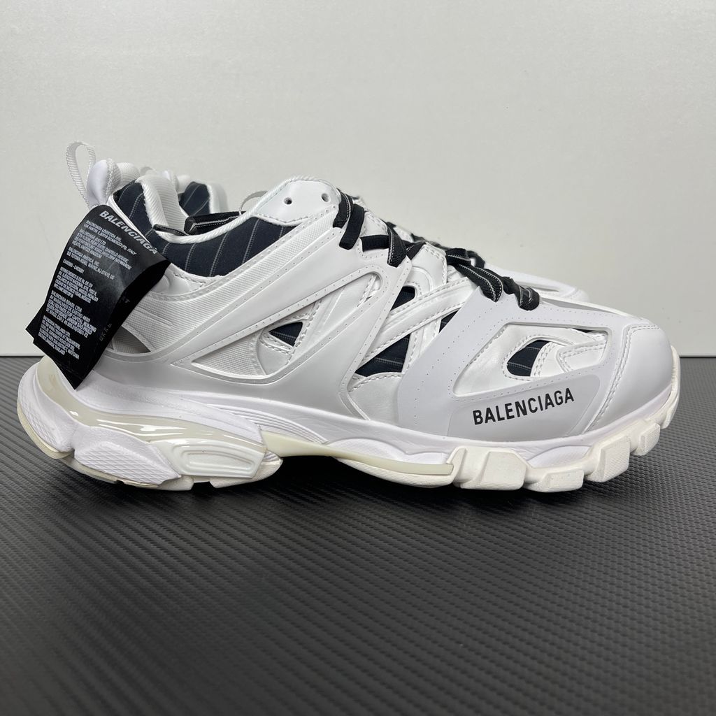 balenciaga-track-3-0-white-black-luxury-sneaker-542023w3sra0135.jpg