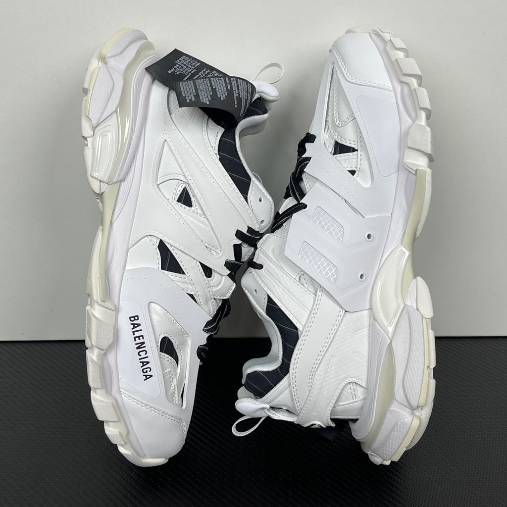 balenciaga-track-3-0-white-black-luxury-sneaker-542023w3sra0135.jpg