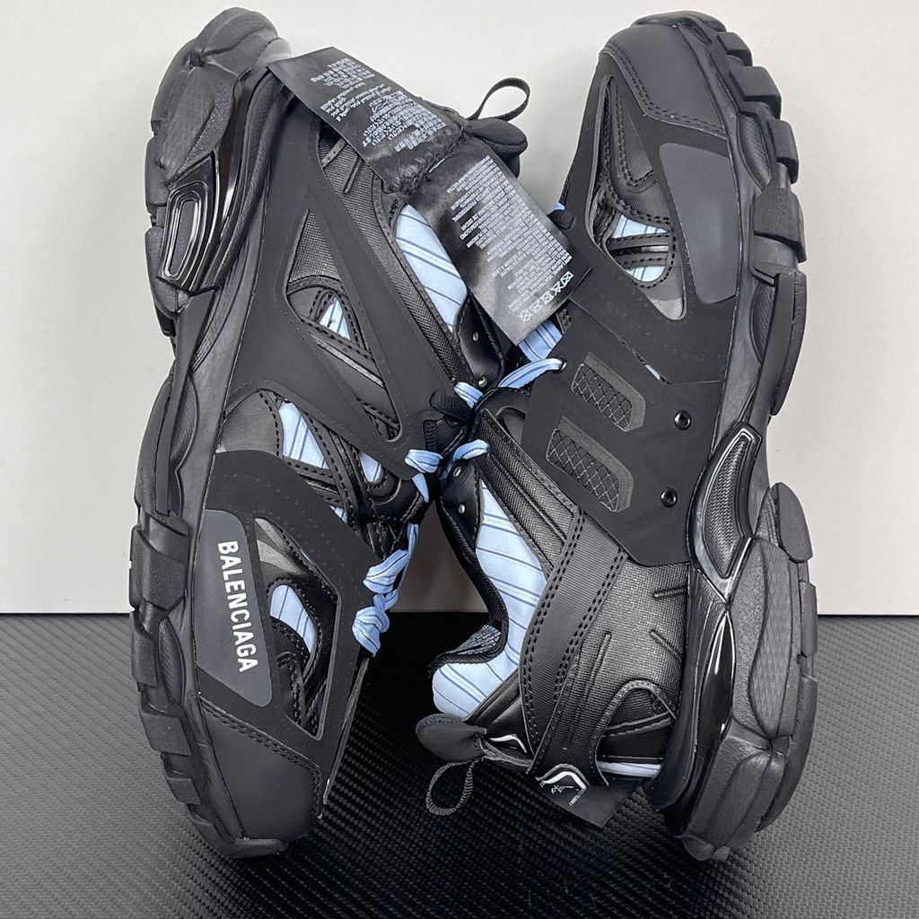 balenciaga-track-3-0-black-engineered-multi-component-sole-unit.jpg
