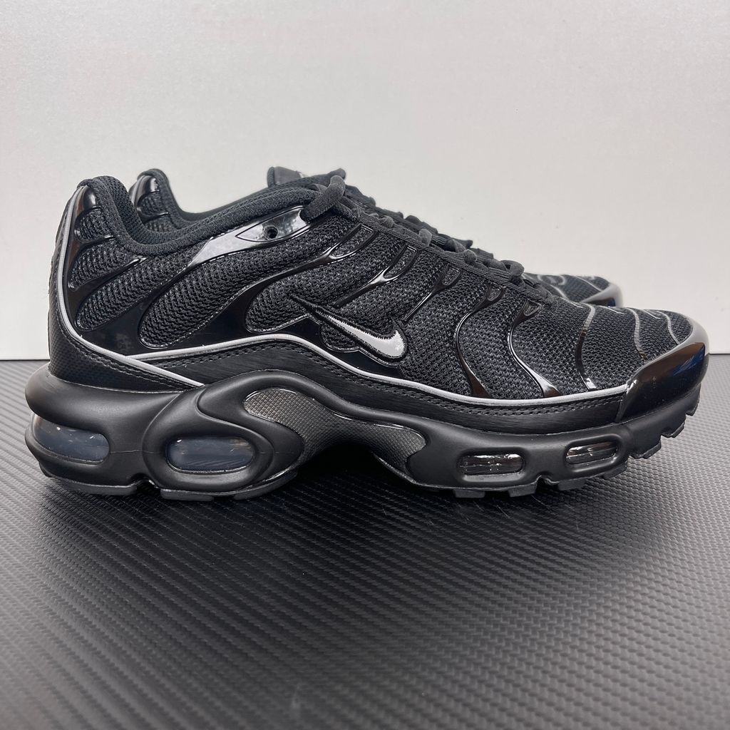 nike-air-max-plus-og-black-reflective-tuned-air-sneaker-hv8066-002.jpg