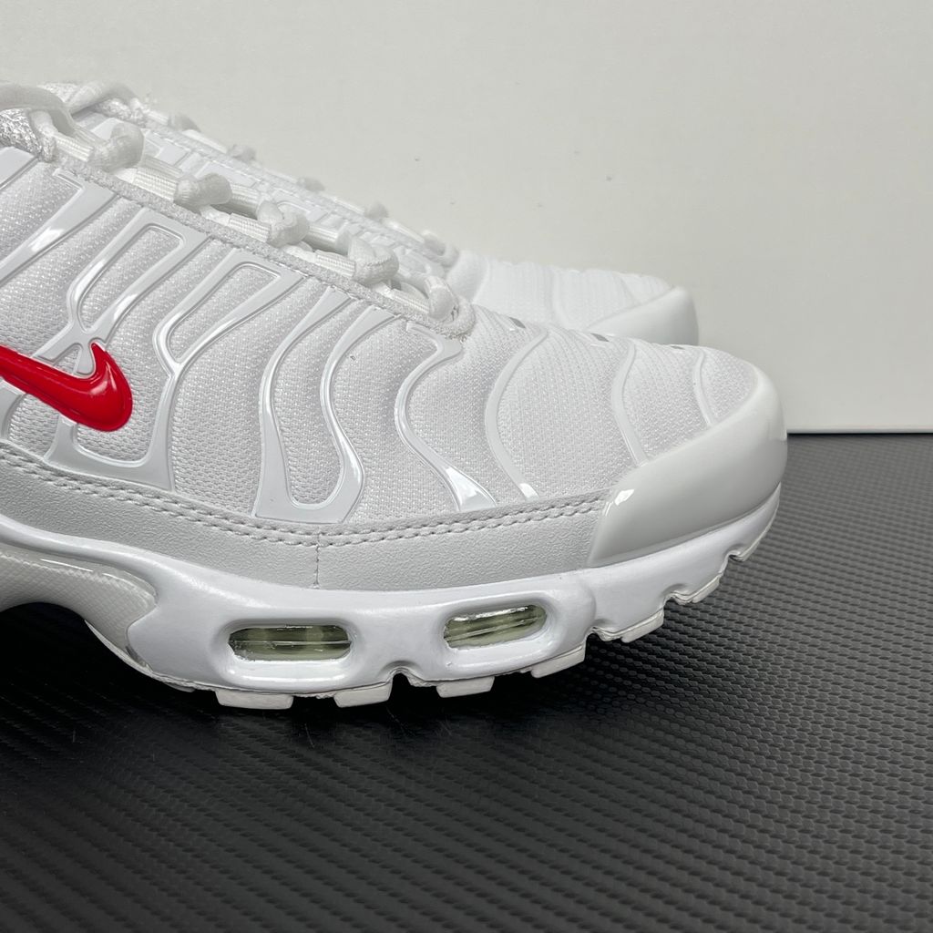 nike-air-max-plus-supreme-white-custom-logo-tpu-cage-breathable-mesh-upper.jpg