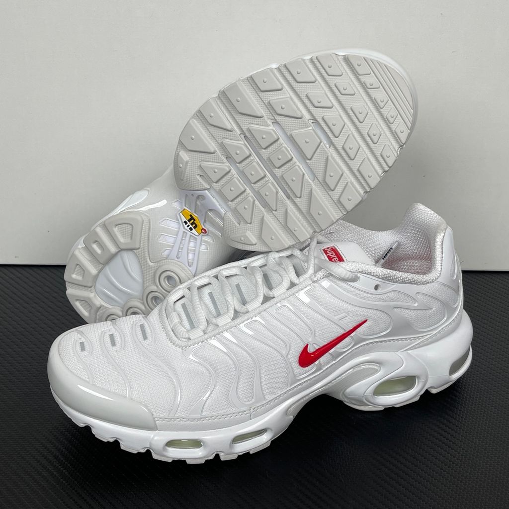 nike-air-max-plus-supreme-white-exclusive-collab-sneaker-da1472-100.jpg