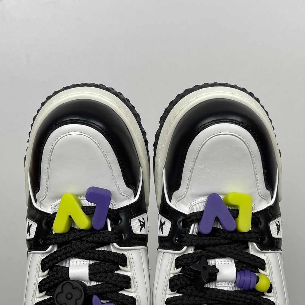 louis-vuitton-trainer-maxi-black-white-premium-calf-leather-oversized-textile-laces.jpg
