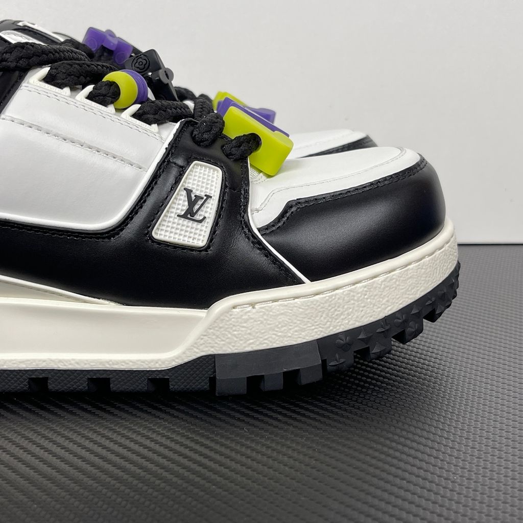 louis-vuitton-trainer-maxi-black-white-premium-calf-leather-oversized-textile-laces.jpg