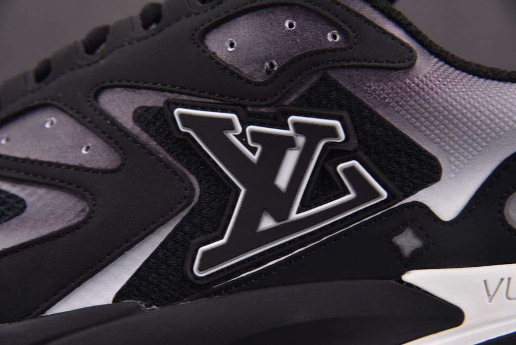 louis-vuitton-runner-tatic-lv-initials-gel-injected-monogram-flower-outsole.jpeg