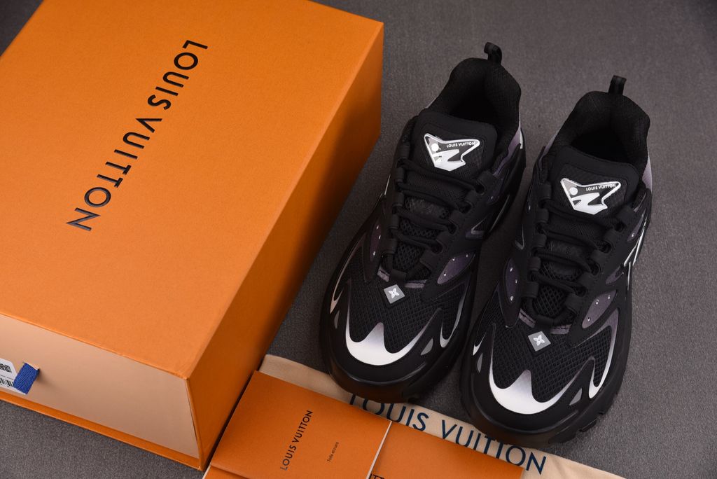 louis-vuitton-runner-tatic-lv-initials-gel-injected-monogram-flower-outsole.jpeg