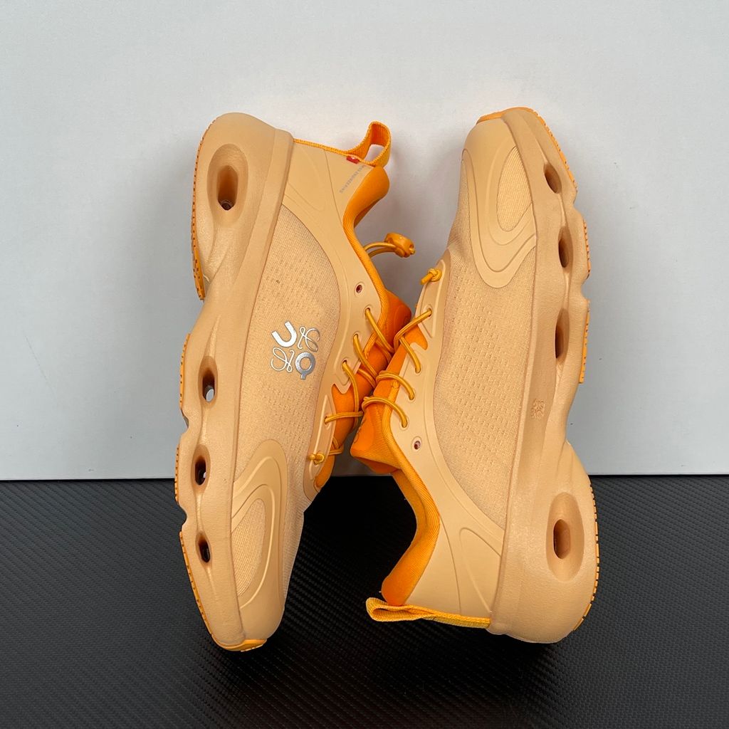 on-running-loewe-cloudsolo-loewe-orange-luxury-lifestyle-sneaker-3mf30660663.jpg