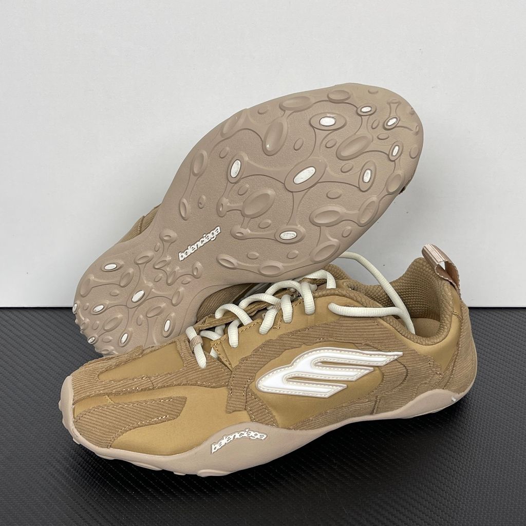 balenciaga-monday-ultra-beige-luxury-chunky-sneaker-853505wmndi9990.jpg