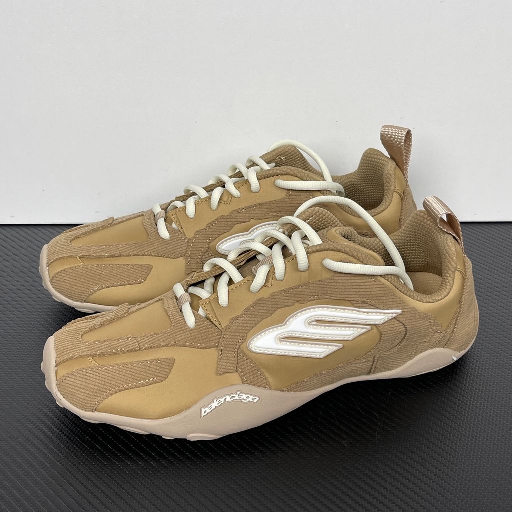balenciaga-monday-ultra-beige-luxury-chunky-sneaker-853505wmndi9990.jpg