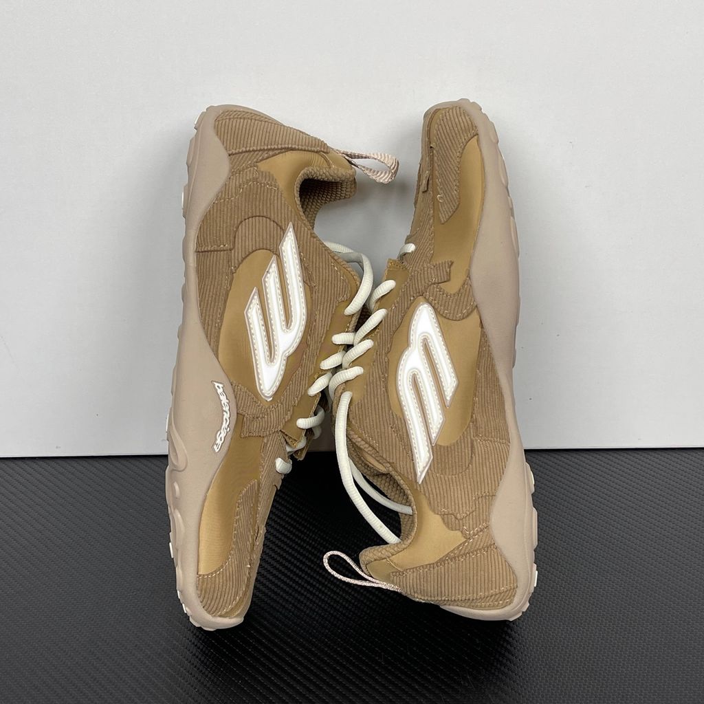 balenciaga-monday-ultra-beige-luxury-chunky-sneaker-853505wmndi9990.jpg