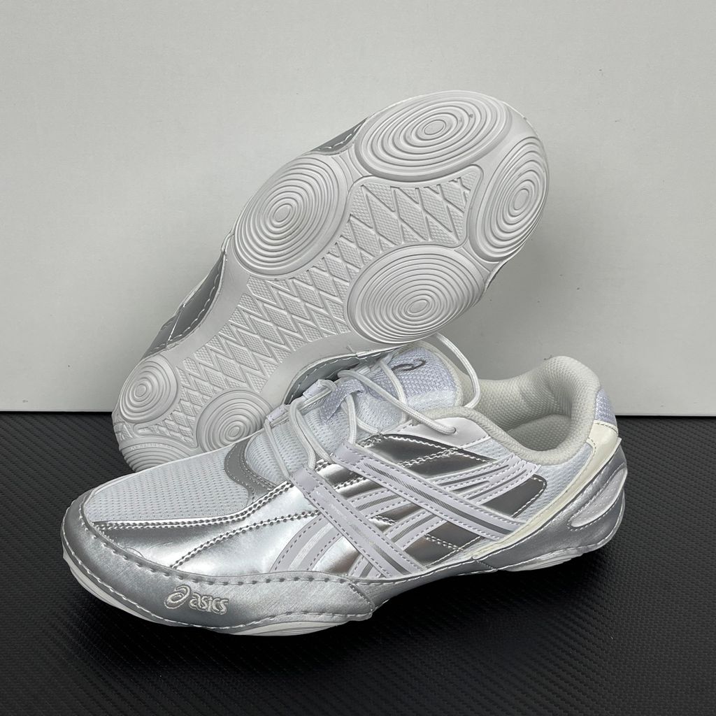 asics-hypersync-white-pure-silver-low-profile-sneaker-1203a879-100.jpg