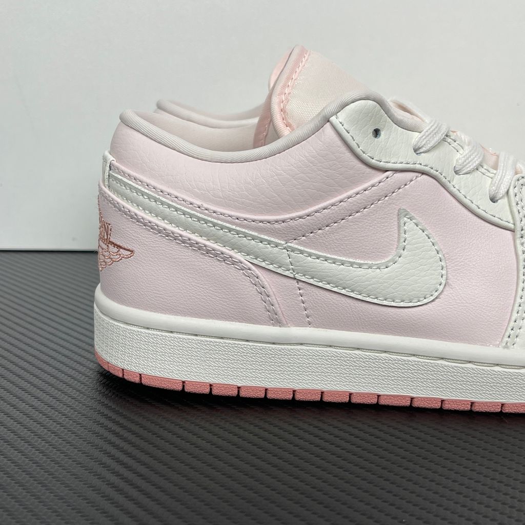 air-jordan-1-low-se-sail-pink-lifestyle-sneaker-ih0823-611.jpg