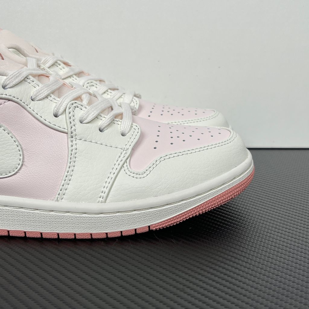 air-jordan-1-low-se-sail-pink-lifestyle-sneaker-ih0823-611.jpg