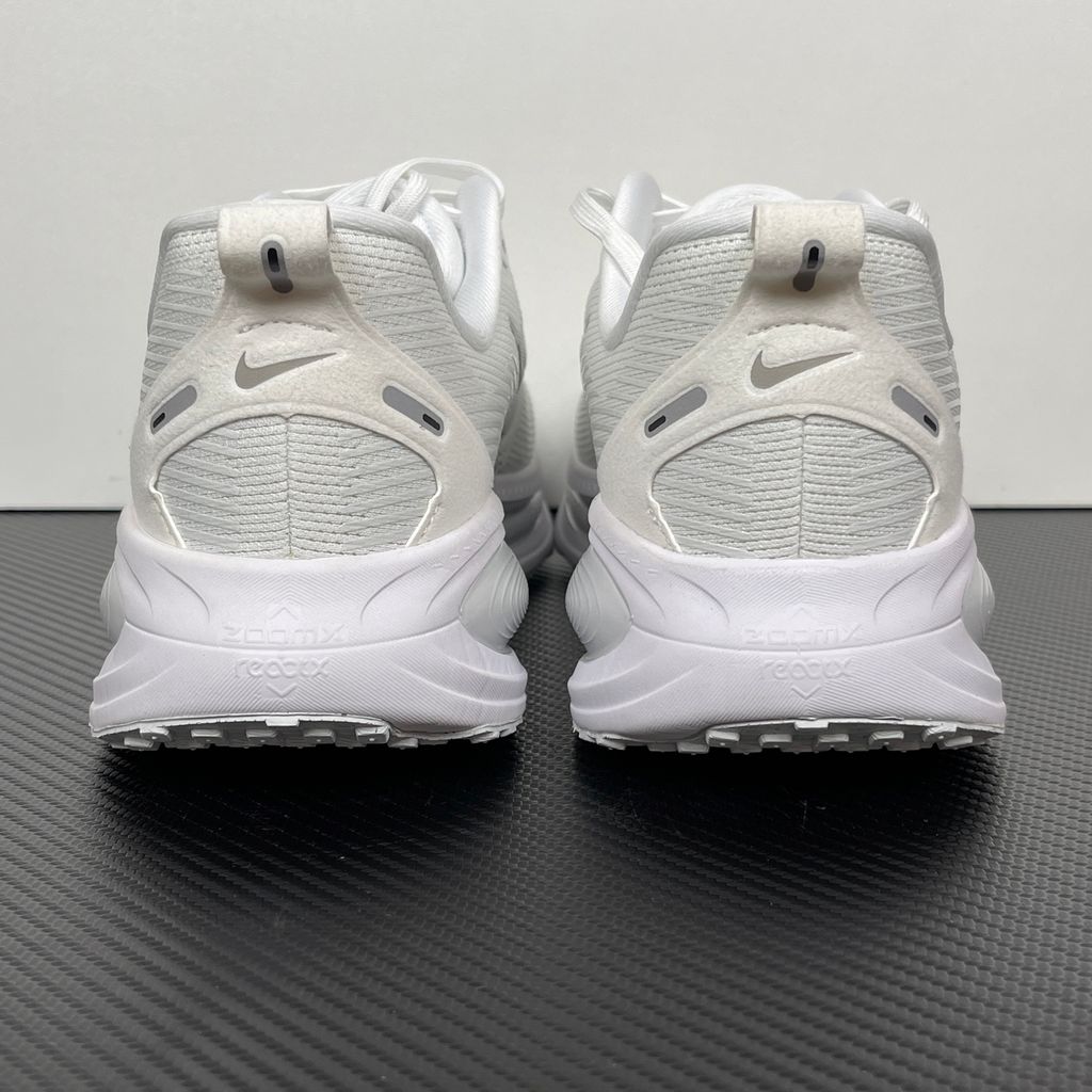 nike-vomero-18-white-photon-dust-womens-running-shoe-hm6804-104.jpg