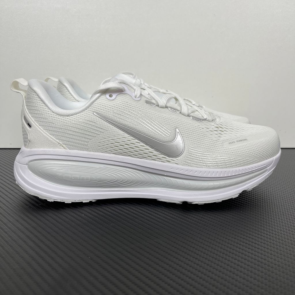 nike-vomero-18-white-photon-dust-womens-running-shoe-hm6804-104.jpg