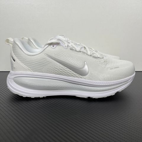 nike-vomero-18-white-photon-dust-womens-running-shoe-hm6804-104.jpg