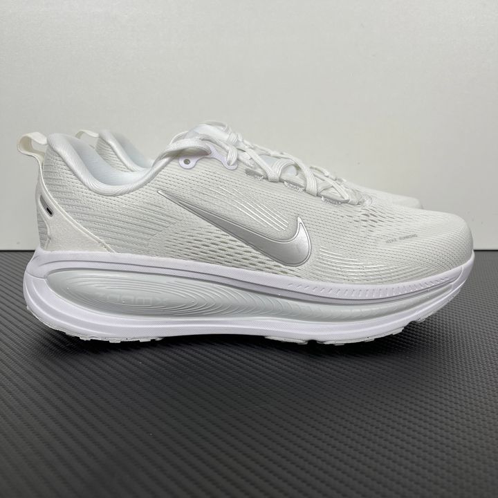 nike-vomero-18-white-photon-dust-womens-running-shoe-hm6804-104.jpg