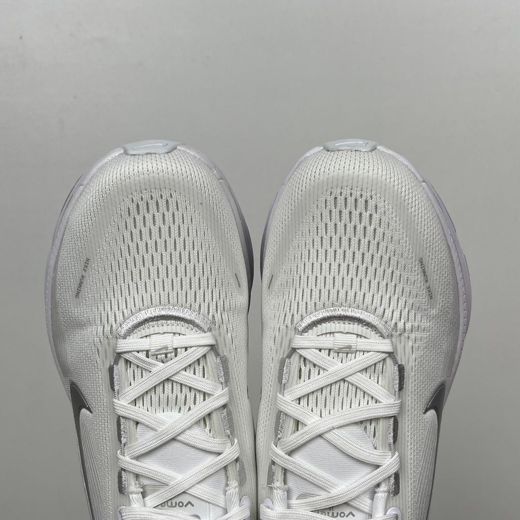 nike-vomero-18-white-photon-dust-womens-running-shoe-hm6804-104.jpg