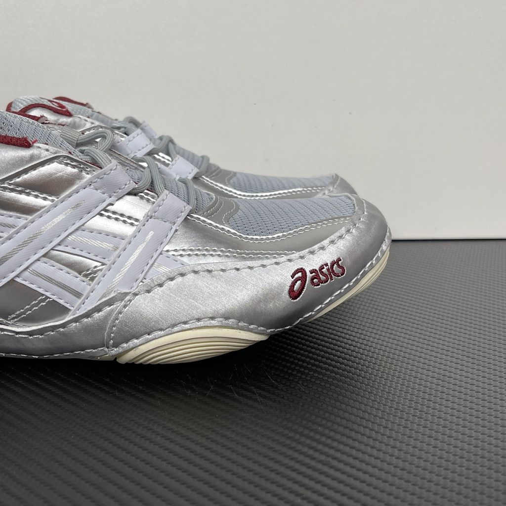 asics-hypersync-piedmont-grey-pure-silver-red-low-profile-sneaker-1203a879-020.jpg