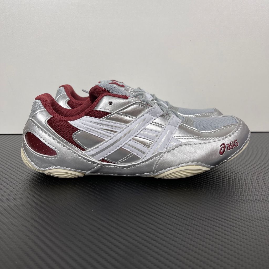 asics-hypersync-piedmont-grey-pure-silver-red-low-profile-sneaker-1203a879-020.jpg