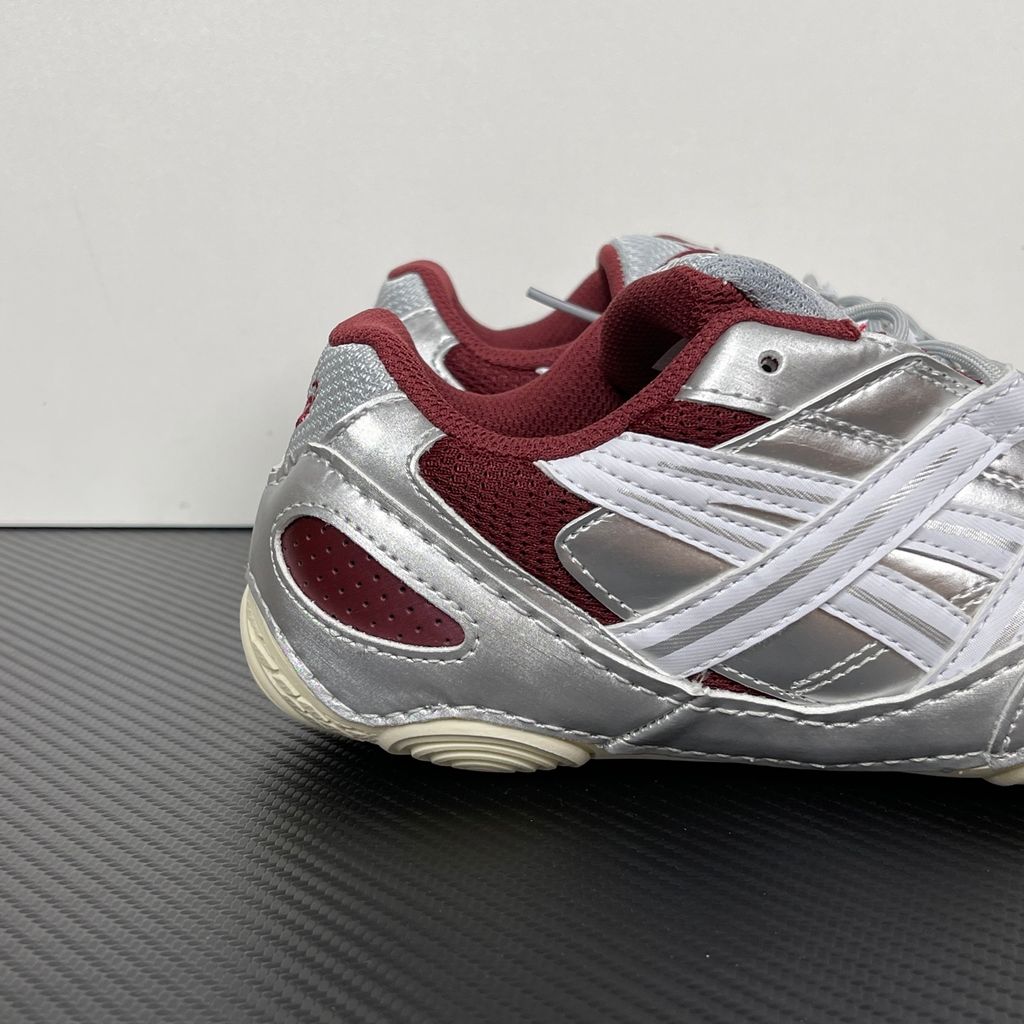 asics-hypersync-piedmont-grey-pure-silver-red-low-profile-sneaker-1203a879-020.jpg