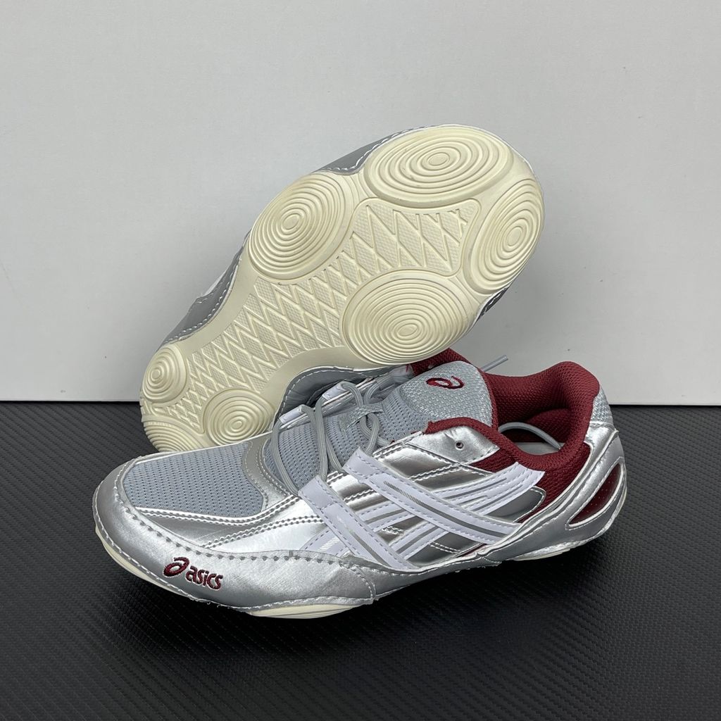 asics-hypersync-piedmont-grey-pure-silver-red-low-profile-sneaker-1203a879-020.jpg
