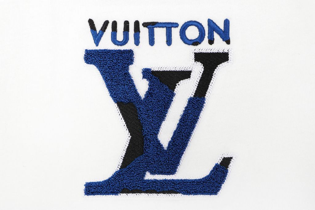 1v-blue-black-monogram-letter-towel-embroidery-imported-machine-detail