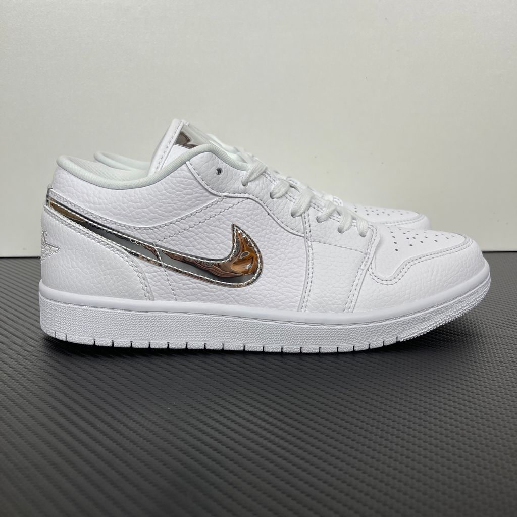 air-jordan-1-low-se-white-metallic-silver-womens-lifestyle-sneaker-iq9381-100.jpg