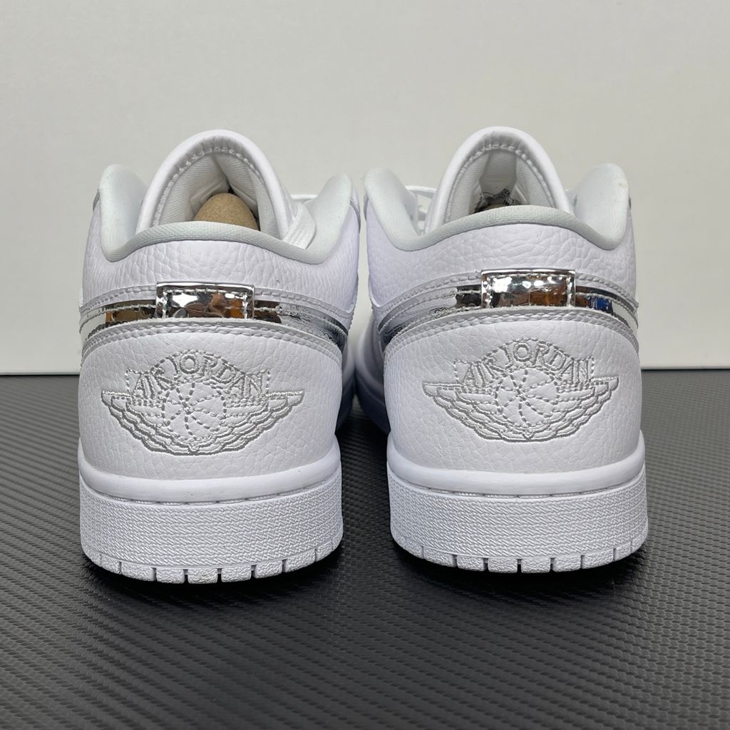 air-jordan-1-low-se-white-metallic-silver-womens-lifestyle-sneaker-iq9381-100.jpg