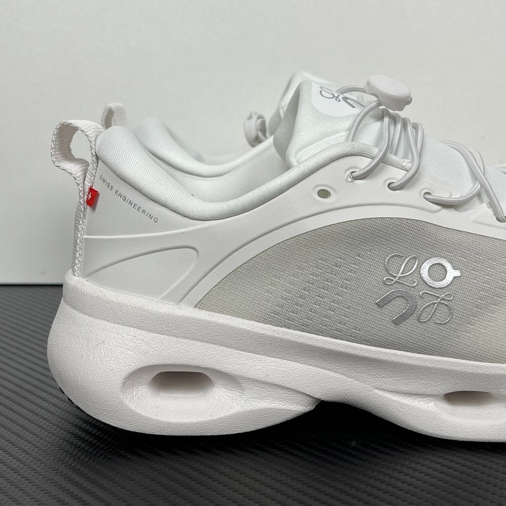 on-running-loewe-cloudsolo-white-light-grey-luxury-sneaker-3mf30664607.jpg