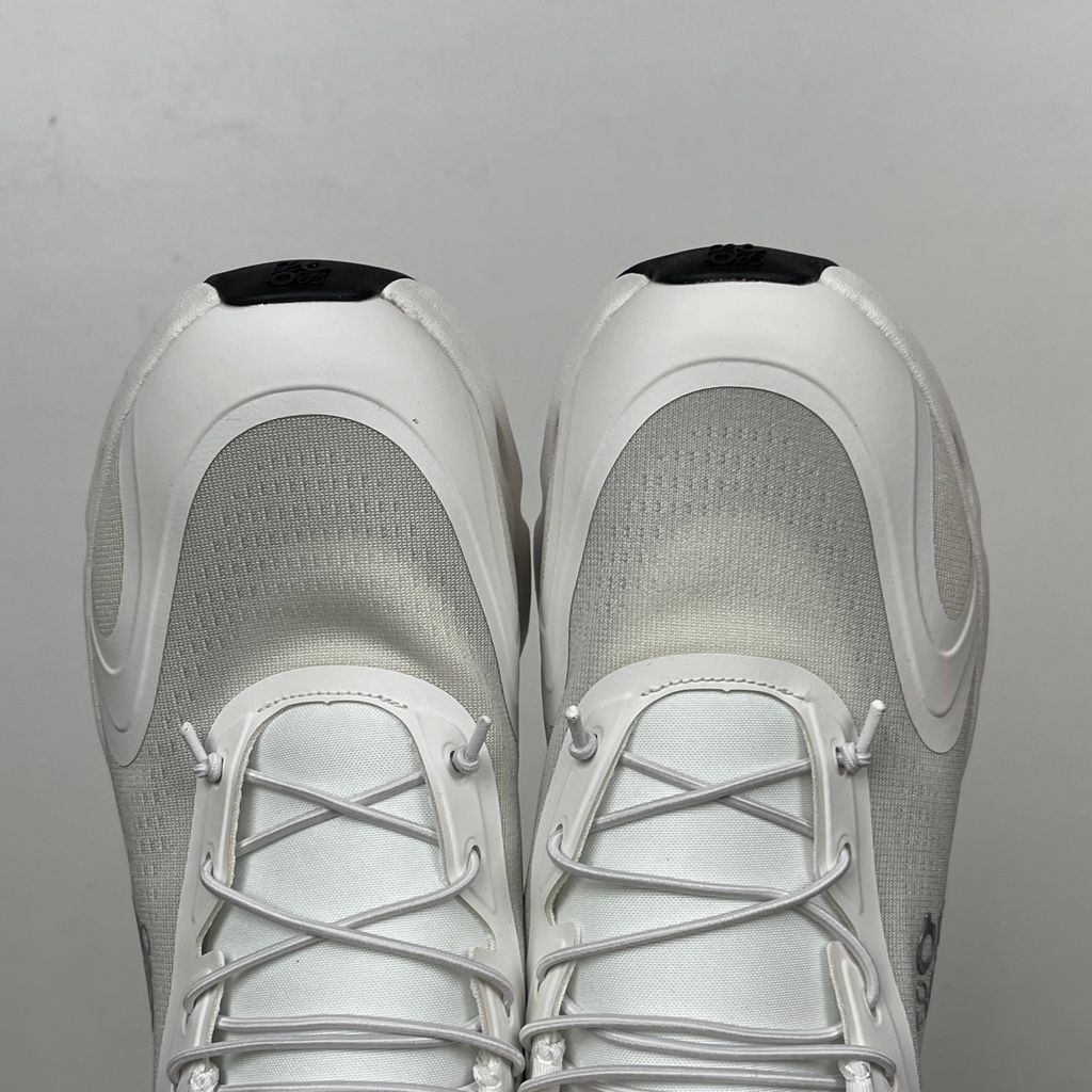 on-running-loewe-cloudsolo-white-light-grey-luxury-sneaker-3mf30664607.jpg