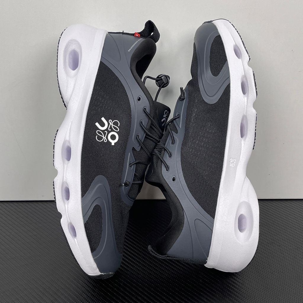 on-running-loewe-cloudsolo-black-white-luxury-sneaker-3mf30660299.jpg