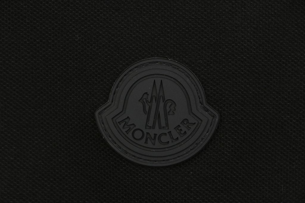 mk-arm-m-logo-zip-collar-short-sleeve-polo-detail