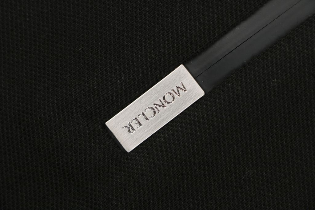 mk-arm-m-logo-zip-collar-short-sleeve-polo-detail