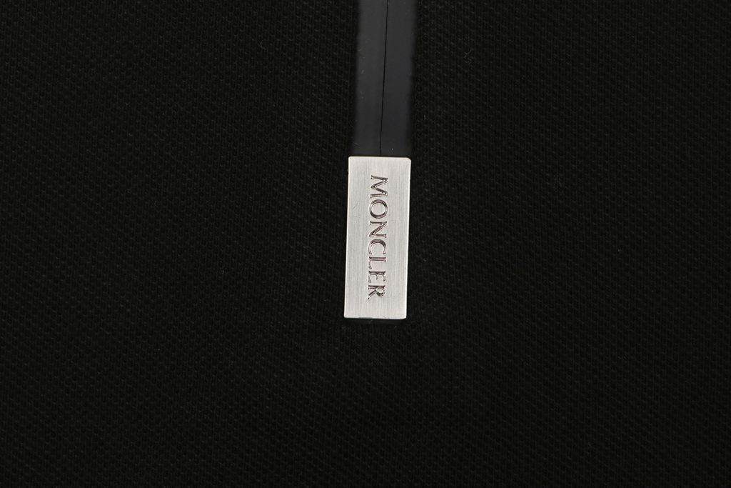 mk-arm-m-logo-zip-collar-short-sleeve-polo-detail