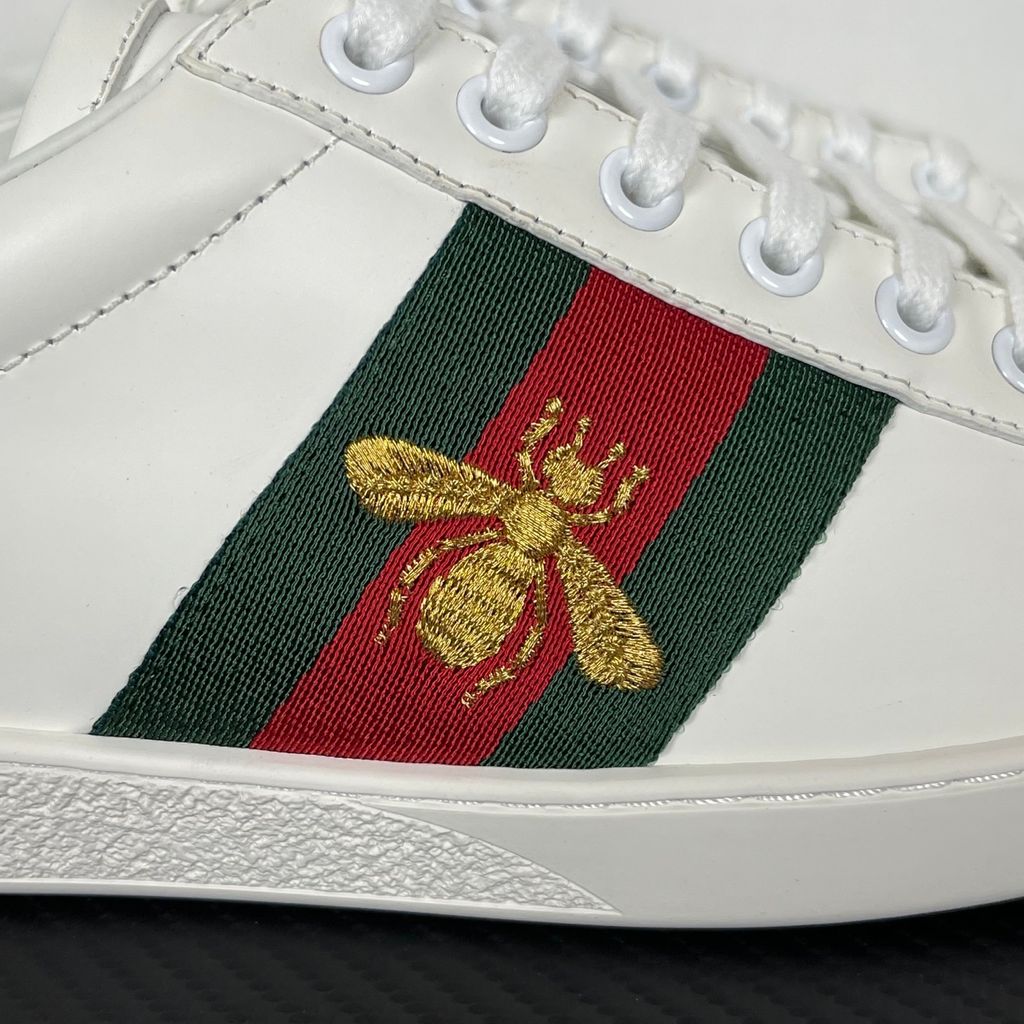 gucci-ace-embroidered-bee-white-leather-sneaker-431942.jpg