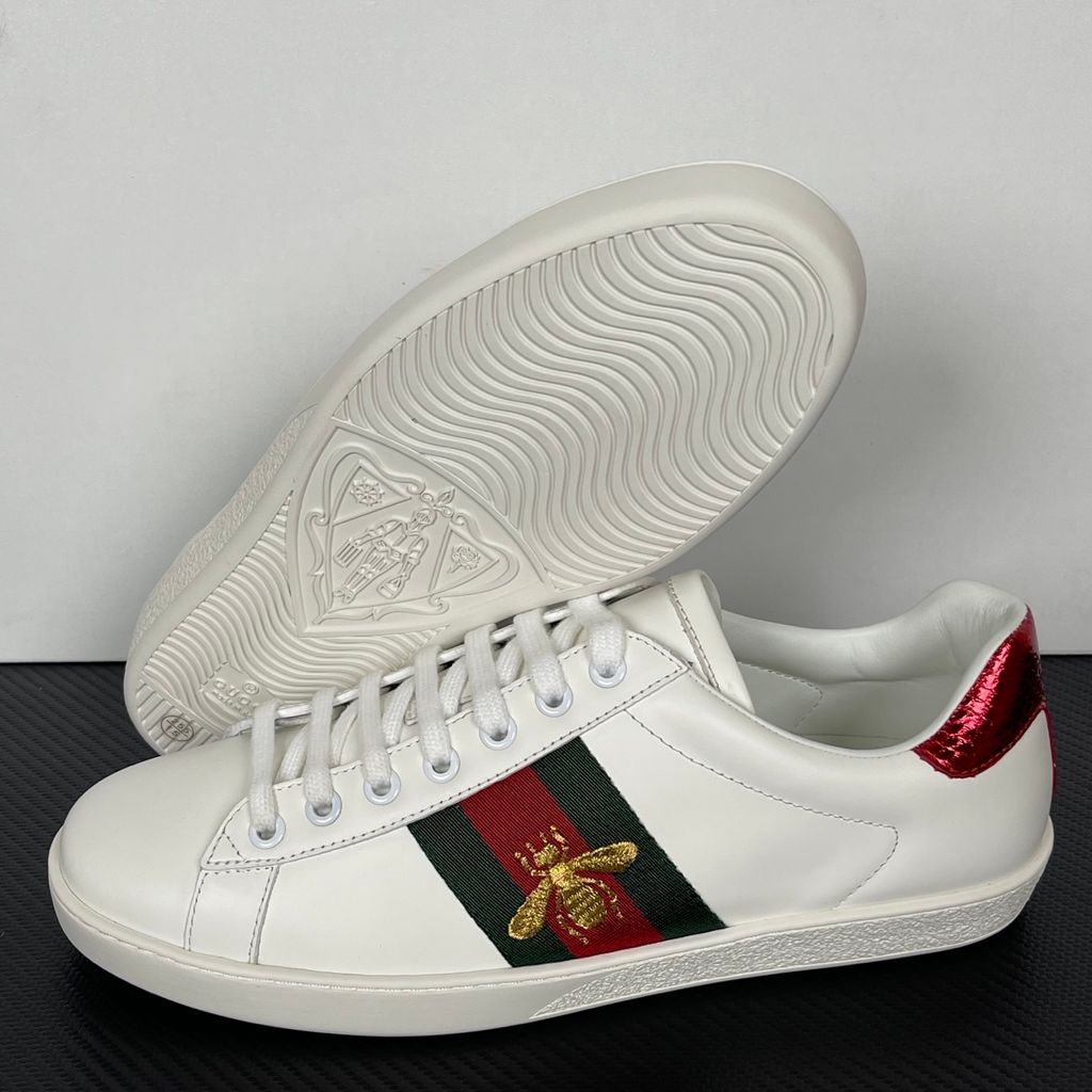 gucci-ace-embroidered-bee-white-leather-sneaker-431942.jpg