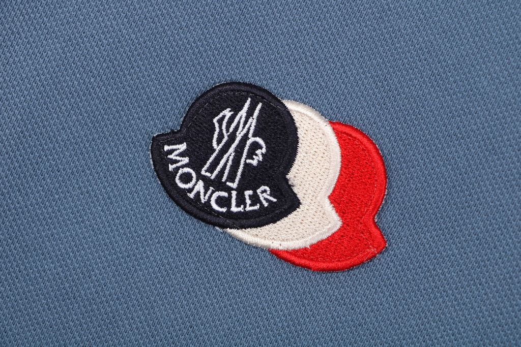 mk-tricolor-m-small-logo-embroidery-polo-detail