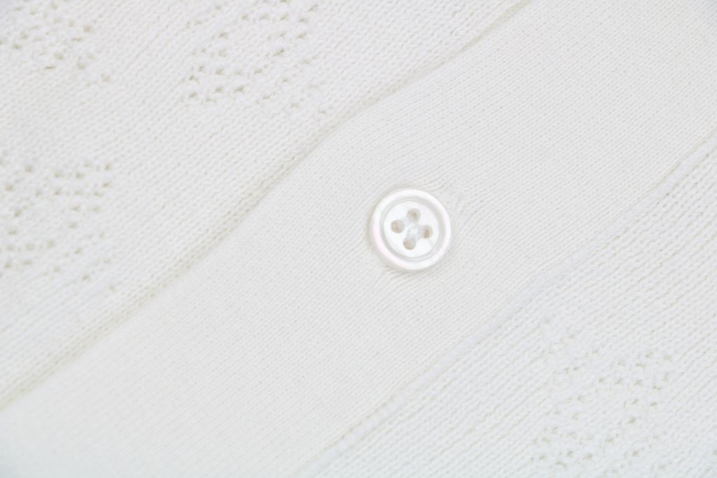 1v-monogram-hollow-jacquard-logo-pattern-stoll-knit-detail