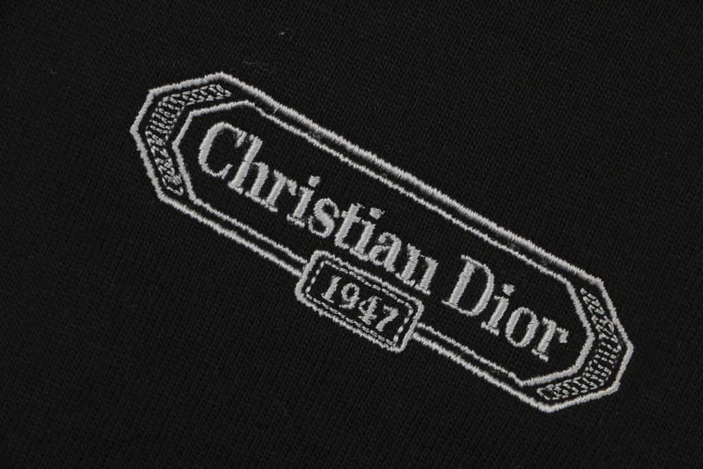 cd-1947-silver-label-barudan-embroidery-hand-sewn-collar-label-detail