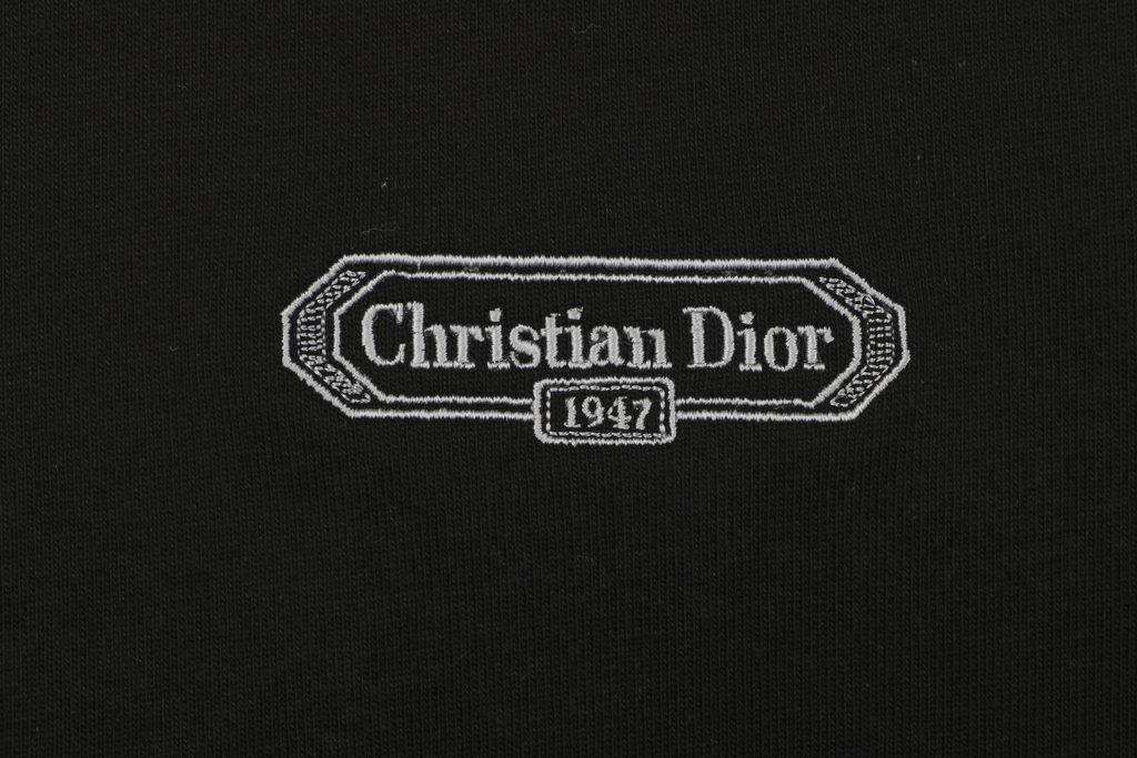 cd-1947-silver-label-barudan-embroidery-hand-sewn-collar-label-detail