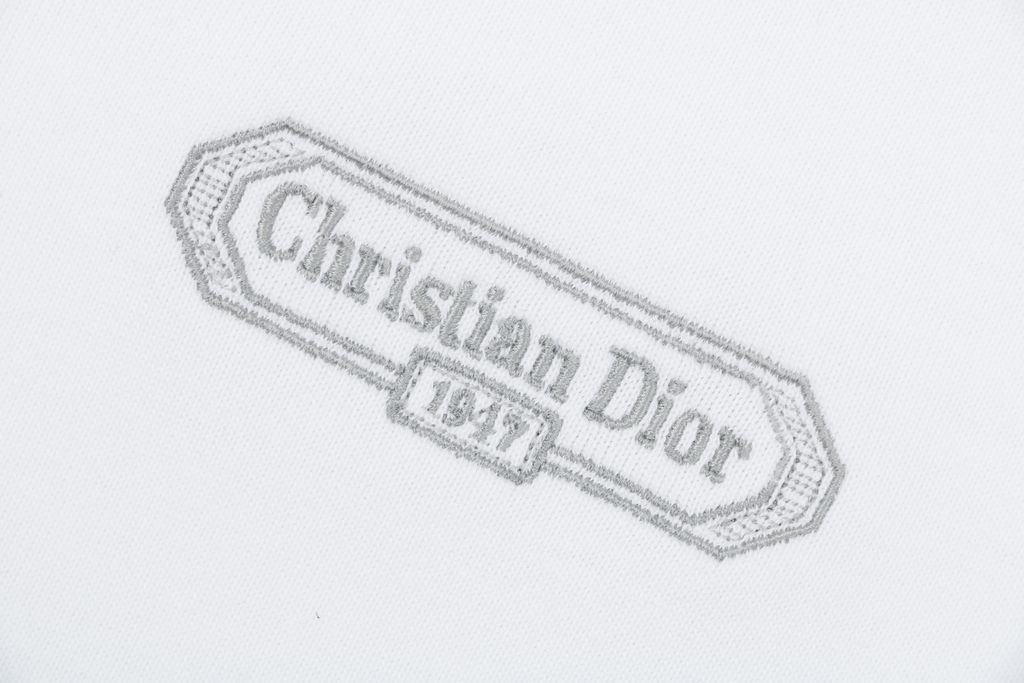 cd-1947-silver-label-barudan-embroidery-hand-sewn-collar-label-detail