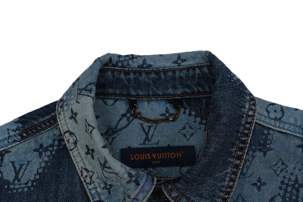 louis-vuitton-map-outline-monogram-jacquard-ribbed-collar-detail