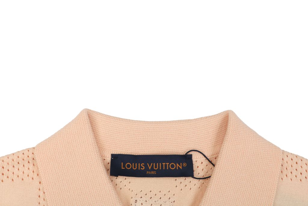 louis-vuitton-hollow-checkerboard-jacquard-striped-ribbed-collar-detail