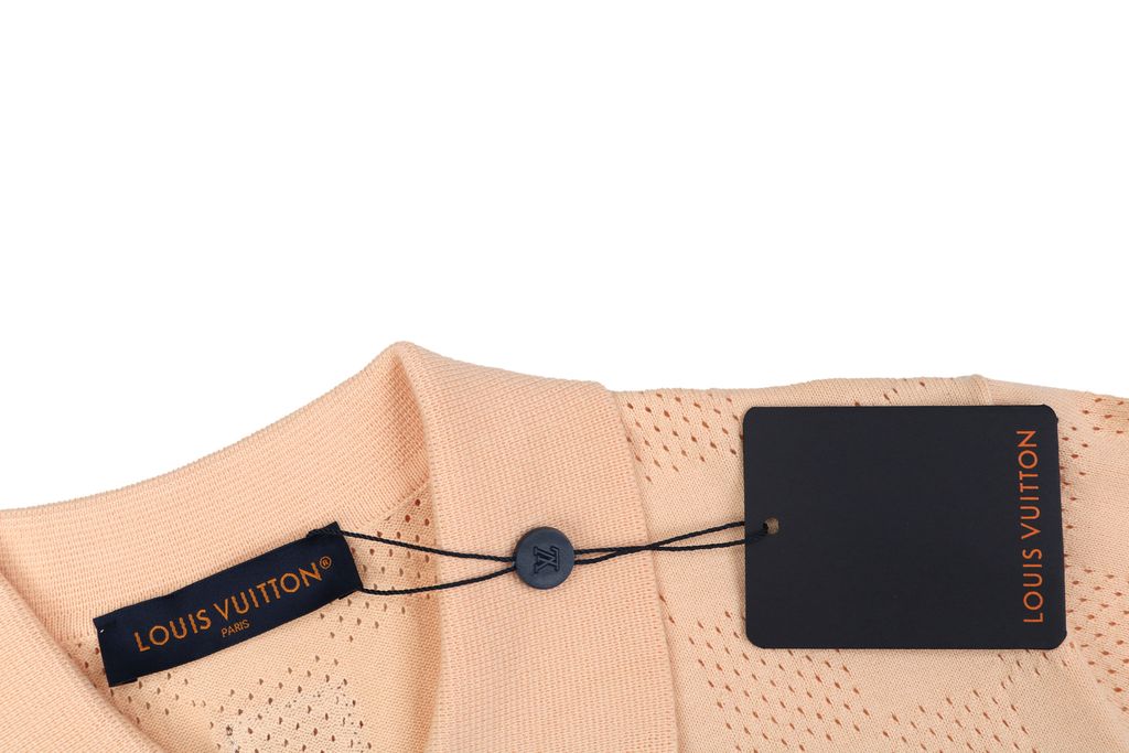 louis-vuitton-hollow-checkerboard-jacquard-striped-ribbed-collar-detail