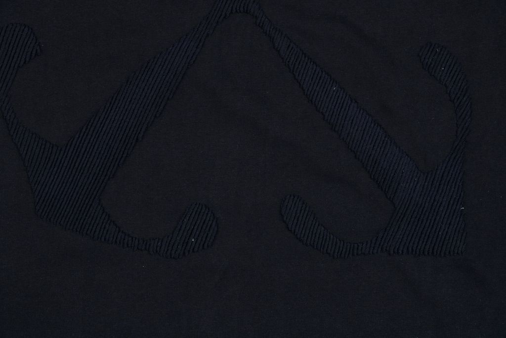 ow-tonal-anchor-arrow-120000-stitch-imported-embroidery-woven-label-detail