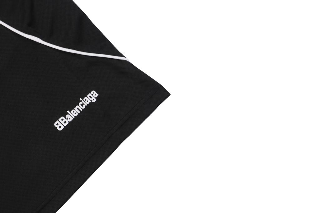 balenciaga-embroidery-screen-print-hybrid-football-jersey-logo-detail